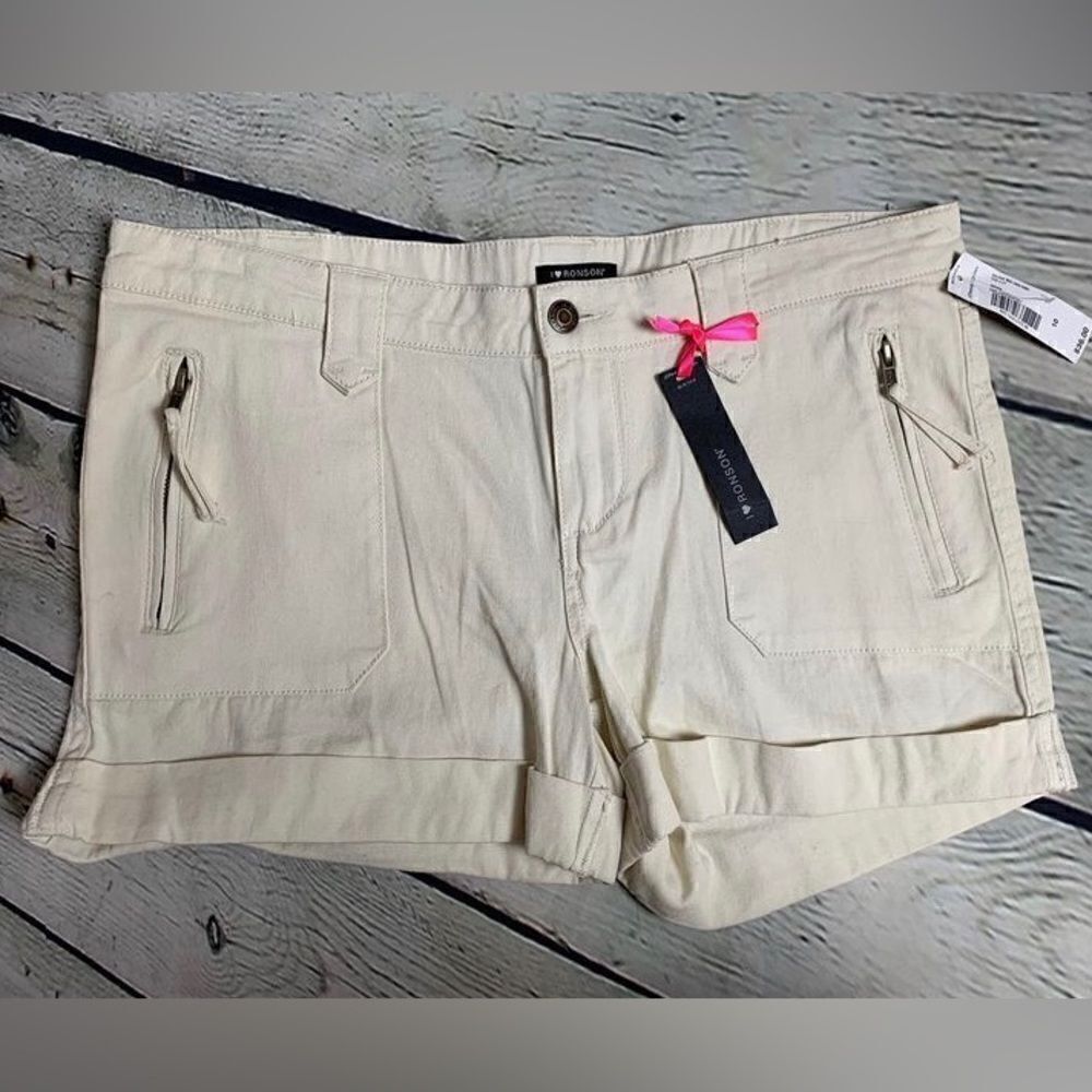 🆕🔮 I LOVE RONSON | Off White Shorts Size 10
